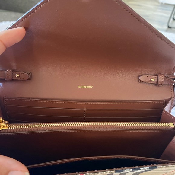 Burberry Wallet on Chain Leather Crossbody Bag - Picture 6 of 8